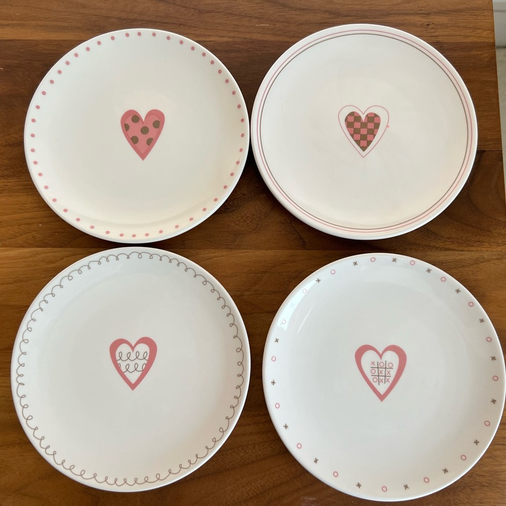 Heart Patterned Pink and White Plate Set